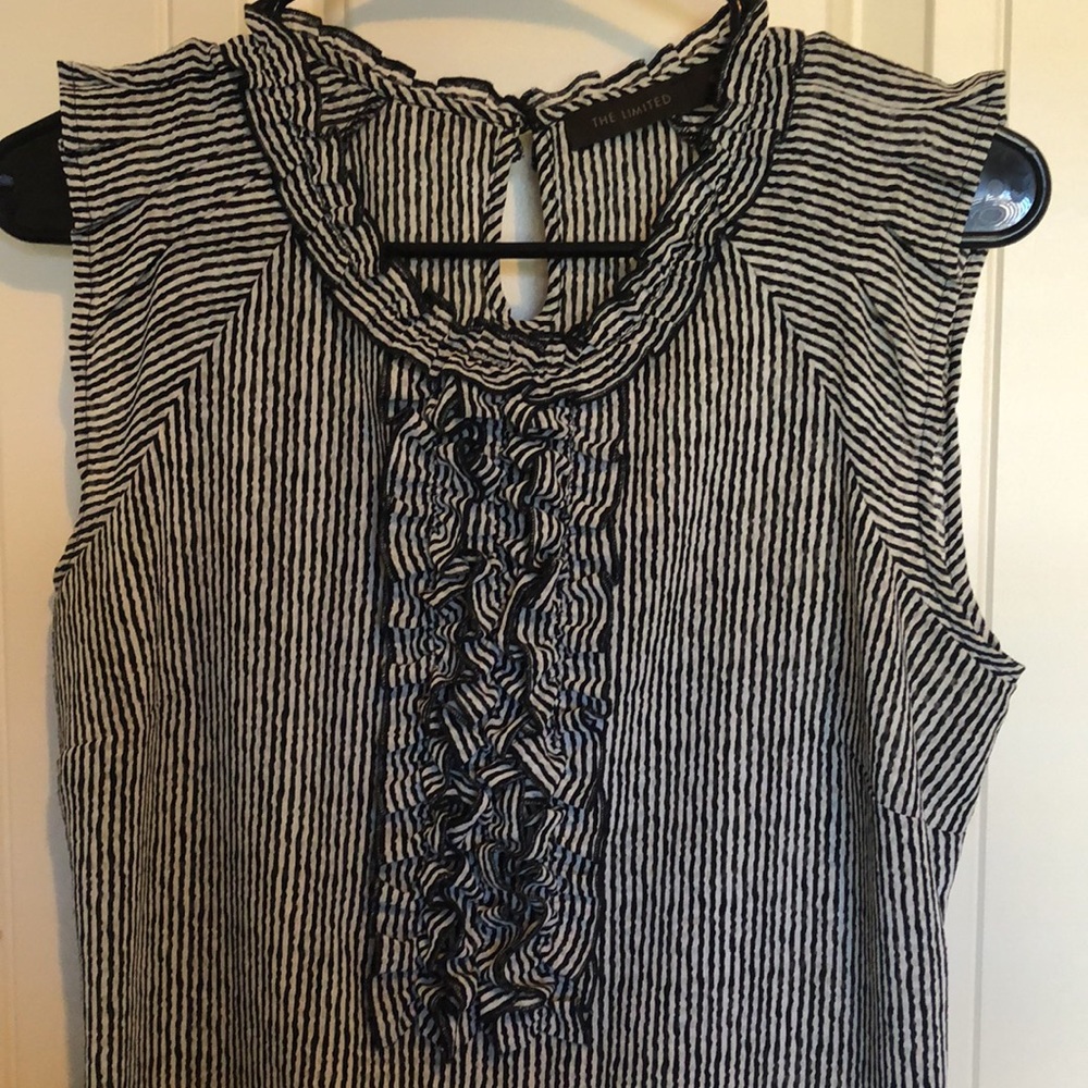 Black and white fashion tank top.